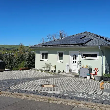 Naturcamping Igluzelt Mit Hund Im Privatgartennaturcamping Igluzelt Mit Hund Im Privatgarten