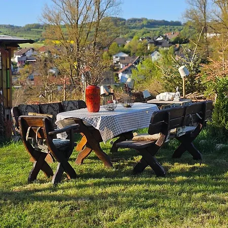 Naturcamping Igluzelt Mit Hund Im Privatgartennaturcamping Igluzelt Mit Hund Im Privatgarten 슐로크텐